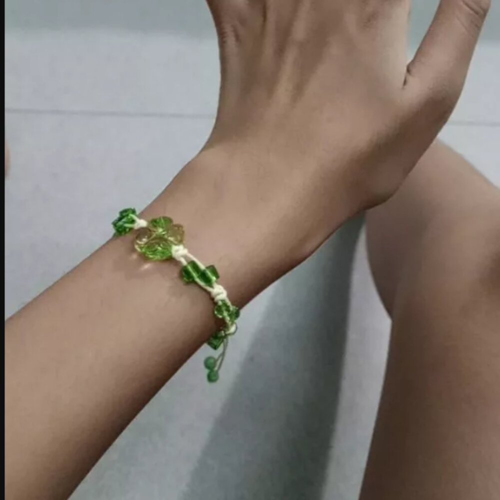 Four-leaf clover bracelet